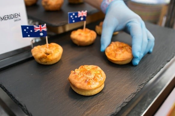 Một món ăn truyền thống của người Úc – món bánh nướng nhân thịt